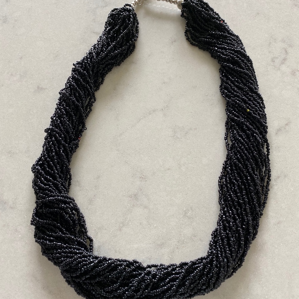 MULTI STRAND SEED BEAD NECKLACE IN BLACK